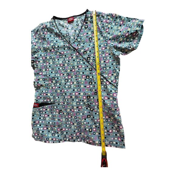 Dickies V Neck Cotton Scrub Top Pockets Womens XS Mulicolor Dots Flowers Nursing - Picture 11 of 14